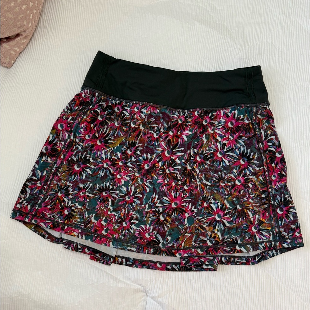 Lululemon Floral Skirt with Black Waistband size 2